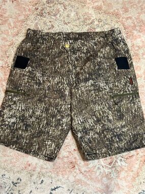 Men's Olive-Brown Bassdash Cargo Shorts with Zip Pockets